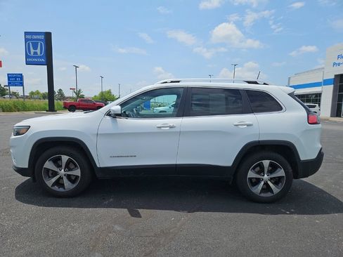 Used 2019 Jeep Cherokee Limited AWD/4WD image 2