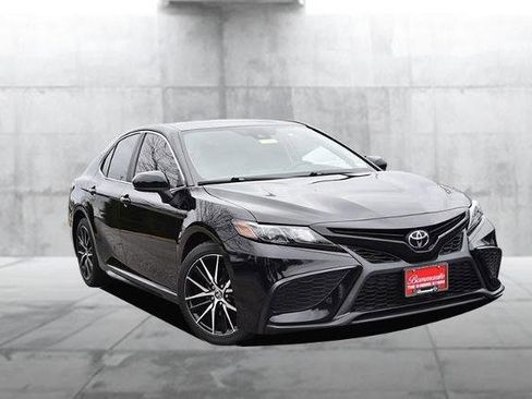 Used 2021 Toyota Camry SE image 2