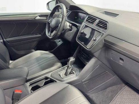 Used 2024 Volkswagen Tiguan SE R-Line image 12