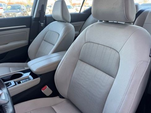 Used 2023 Nissan Altima 2.5 SV w/ SV Premium Package image 21