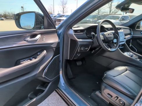 New 2026 Jeep Grand Cherokee L Limited w/ Limited Altitude Package AWD/4WD image 21