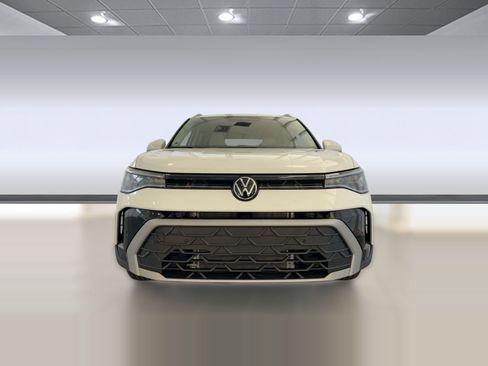 New 2026 Volkswagen Taos SE image 6
