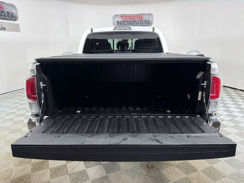 Used 2022 Toyota Tacoma TRD Off-Road AWD/4WD image 18