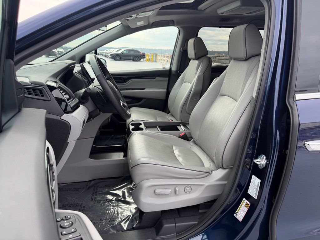 Used 2023 Honda Odyssey Elite image 11