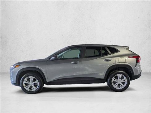 Used 2024 Chevrolet Trax LS image 9