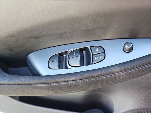 Used 2025 Nissan Leaf S FWD image 23