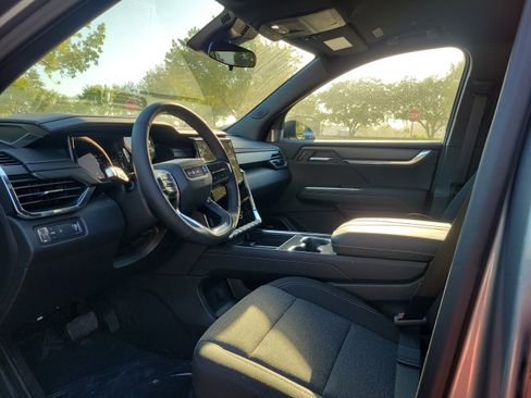 New 2025 GMC Acadia Elevation image 8