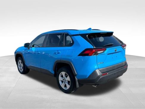 Used 2019 Toyota RAV4 LE w/ Carpet Mat Package AWD/4WD image 5