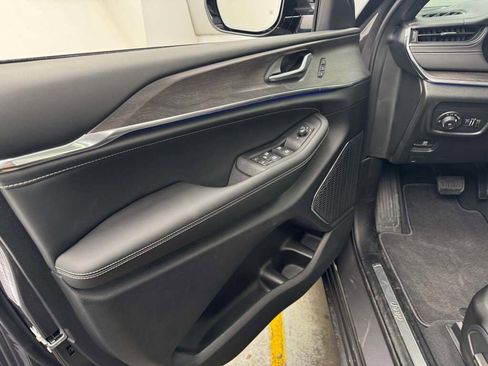 New 2025 Jeep Grand Cherokee Overland image 18