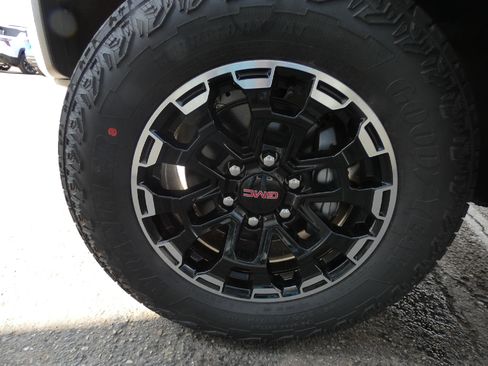New 2026 GMC Canyon AT4 w/ Technology Plus Package AWD/4WD image 8