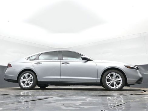 Used 2025 Honda Accord LX image 49