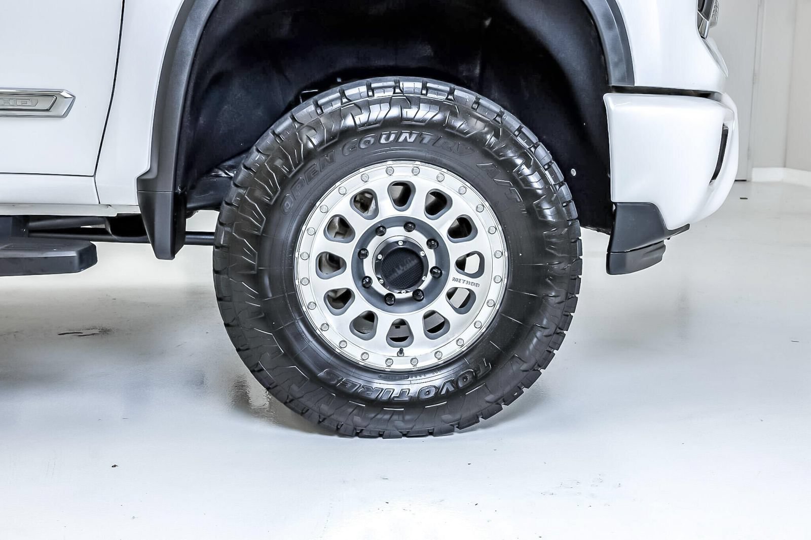 Used 2024 Chevrolet Silverado 2500 High Country w/ Max Trailering Package AWD/4WD image 11