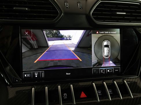 Used 2021 Lamborghini Urus image 26