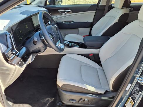Used 2025 Kia Sportage EX image 17
