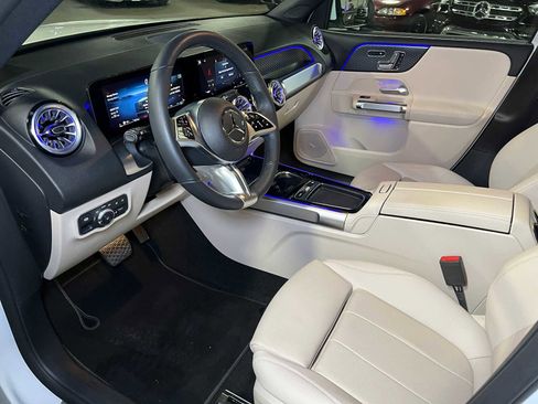 Used 2025 Mercedes-Benz GLB 250 image 21