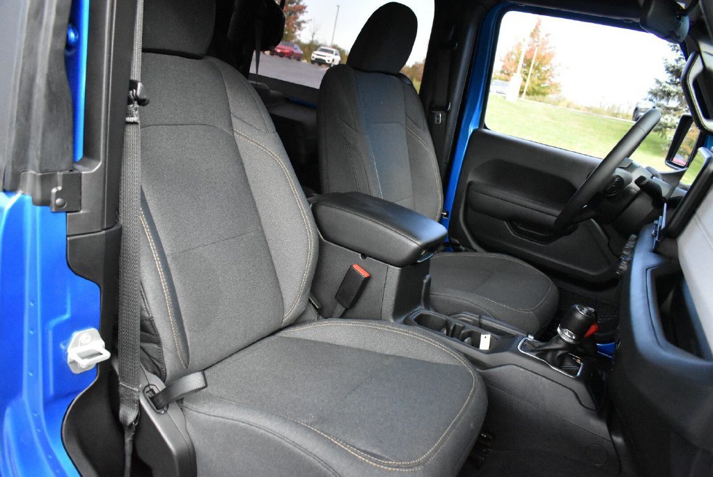 Used 2025 Jeep Wrangler Sport AWD/4WD image 32