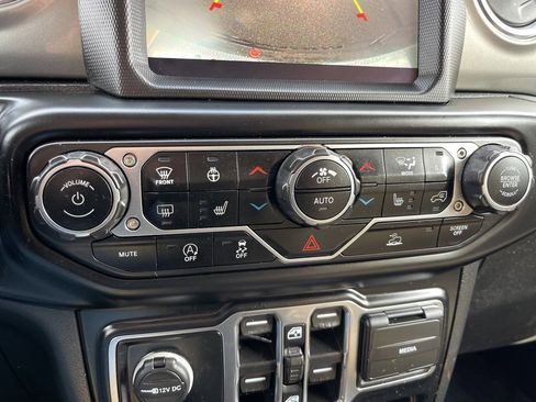 Used 2022 Jeep Wrangler Unlimited Sahara w/ LED Lighting Group image 12