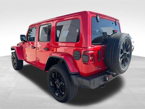 Used 2025 Jeep Wrangler Unlimited Sahara w/ Safety Group AWD/4WD image 18