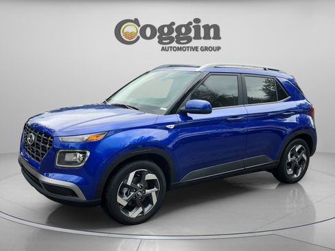 Used 2026 Hyundai Venue SEL FWD image 1