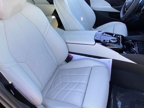 Used 2025 BMW 530i RWD image 11