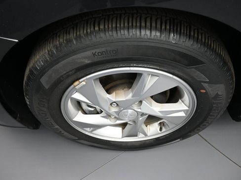 Certified 2021 Hyundai Elantra SE FWD image 14
