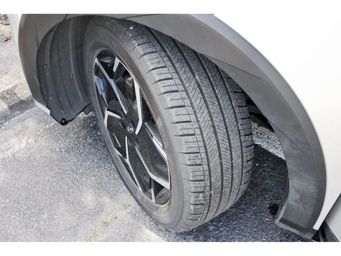 Certified 2024 Hyundai Ioniq 5 SEL RWD image 33