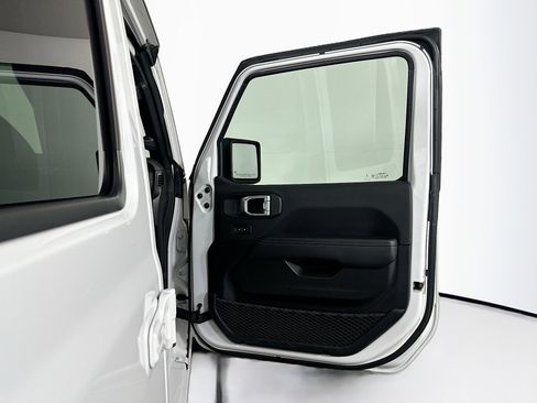 Used 2023 Jeep Wrangler Sahara w/ Cold Weather Group AWD/4WD image 32