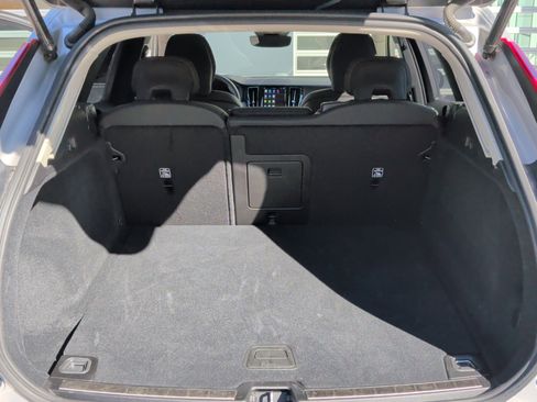 Used 2025 Volvo XC60 B5 Plus image 33