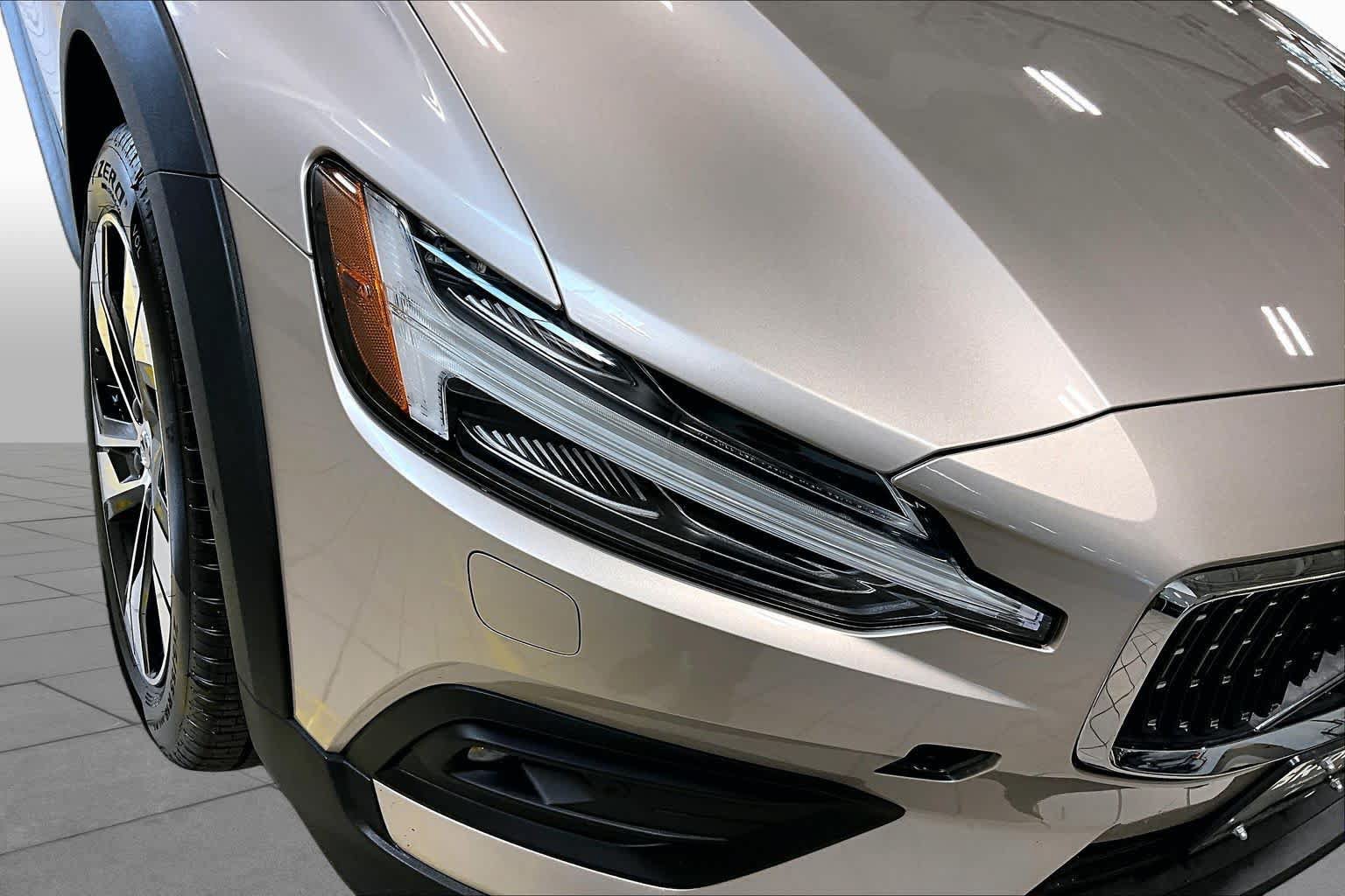 Certified 2026 Volvo V60 B5 Cross Country Plus AWD/4WD image 26