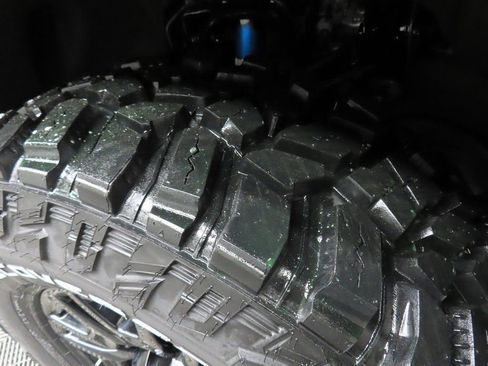 Used 2024 Chevrolet Silverado 2500 ZR2 w/ Technology Package image 7