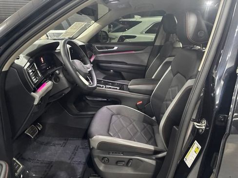 Used 2024 Volkswagen Atlas Peak Edition SEL AWD/4WD image 12