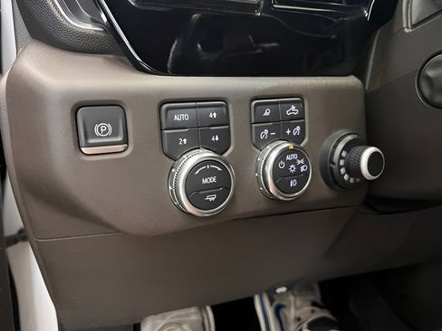 Used 2022 GMC Sierra 1500 SLT AWD/4WD image 18