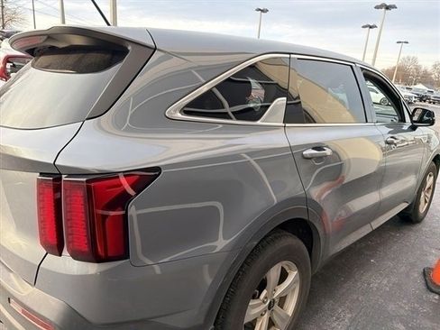 Used 2022 Kia Sorento LX image 5