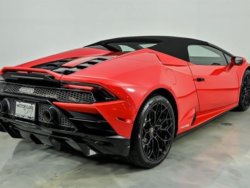Used 2021 Lamborghini Huracan EVO RWD image 12