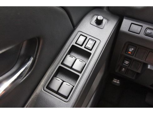 Used 2025 Nissan Frontier SV RWD image 24