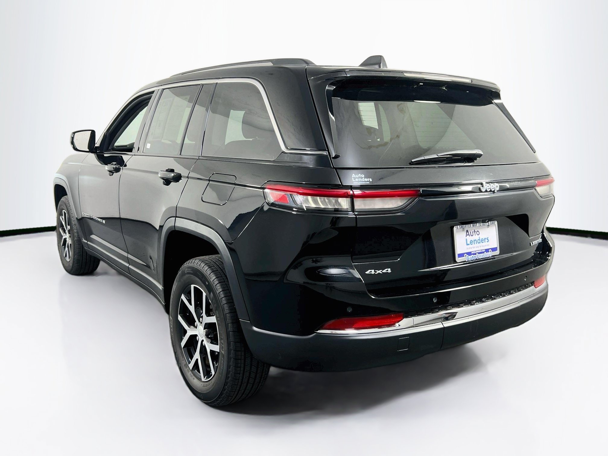 Used 2023 Jeep Grand Cherokee Limited AWD/4WD image 7