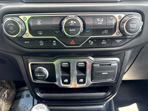 Used 2021 Jeep Wrangler Sport image 22