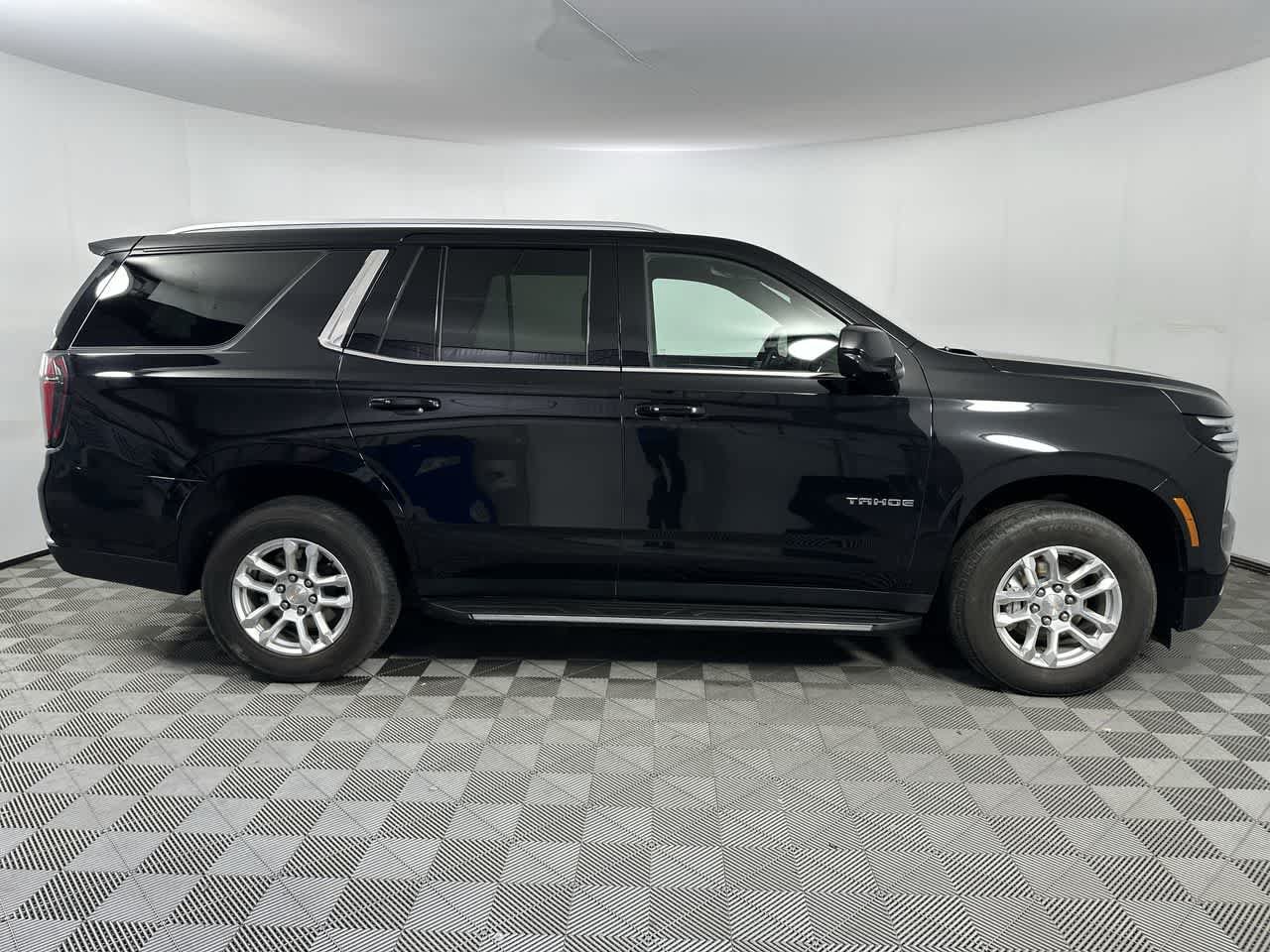 Used 2025 Chevrolet Tahoe LT AWD/4WD image 9