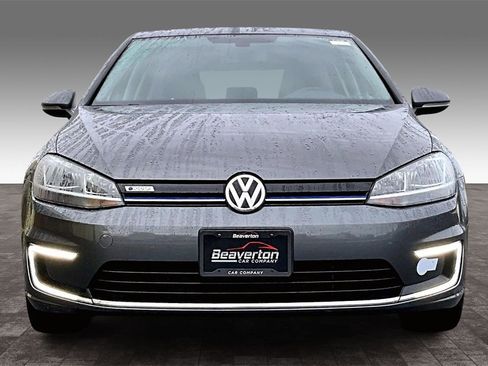 Used 2018 Volkswagen e-Golf SE w/ DC Fast Charging Package image 5
