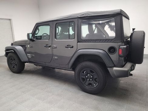Used 2018 Jeep Wrangler Unlimited Sport AWD/4WD image 3