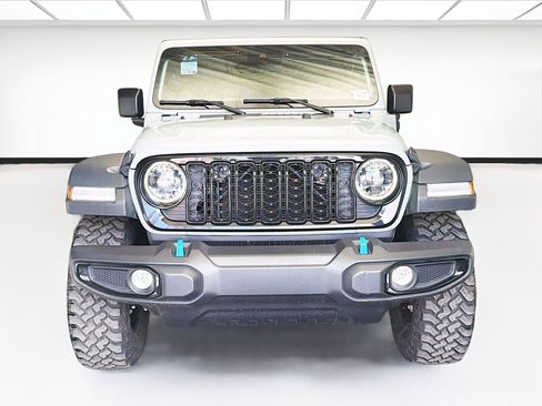 Used 2024 Jeep Wrangler Unlimited AWD/4WD image 2