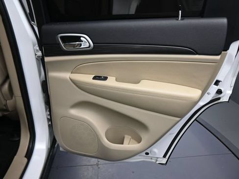 Used 2019 Jeep Grand Cherokee Laredo AWD/4WD image 64