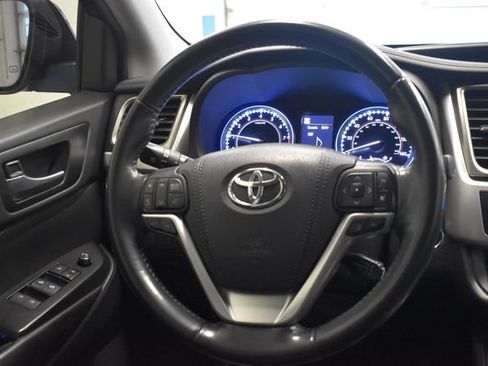 Used 2019 Toyota Highlander SE AWD/4WD image 24