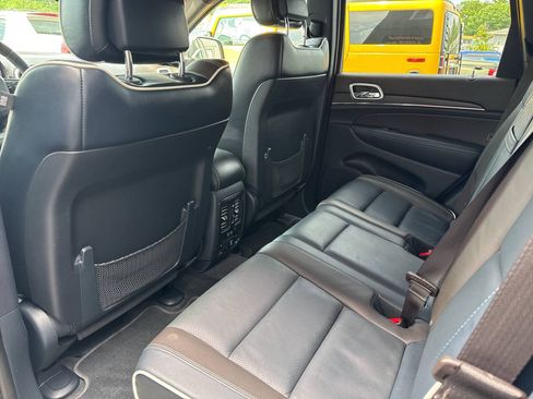 Used 2014 Jeep Grand Cherokee Overland w/ Advanced Technology Group AWD/4WD image 19