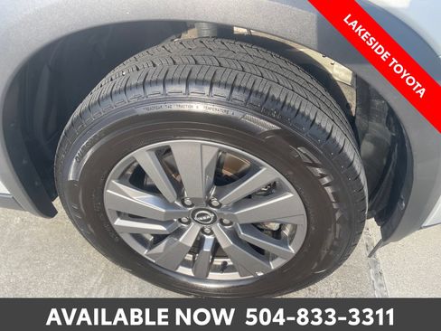 Used 2025 Nissan Pathfinder SV FWD image 10