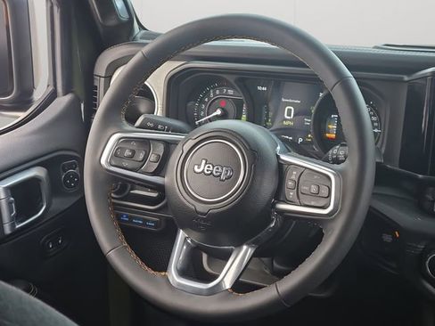 Used 2024 Jeep Wrangler Unlimited Sahara image 19