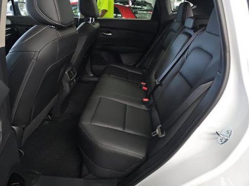 Used 2025 Nissan Murano SV AWD/4WD image 10