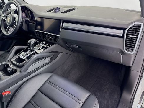 Certified 2023 Porsche Cayenne Platinum Edition AWD/4WD image 31