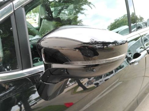 Used 2026 Chrysler Pacifica Select FWD image 17