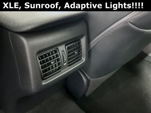 Used 2018 Toyota Camry XLE image 27